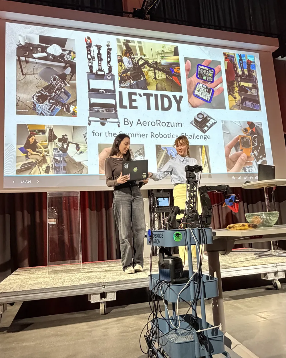 AeroRozum presenting Le’Tidy on stage, their XLeRobot in the foreground
